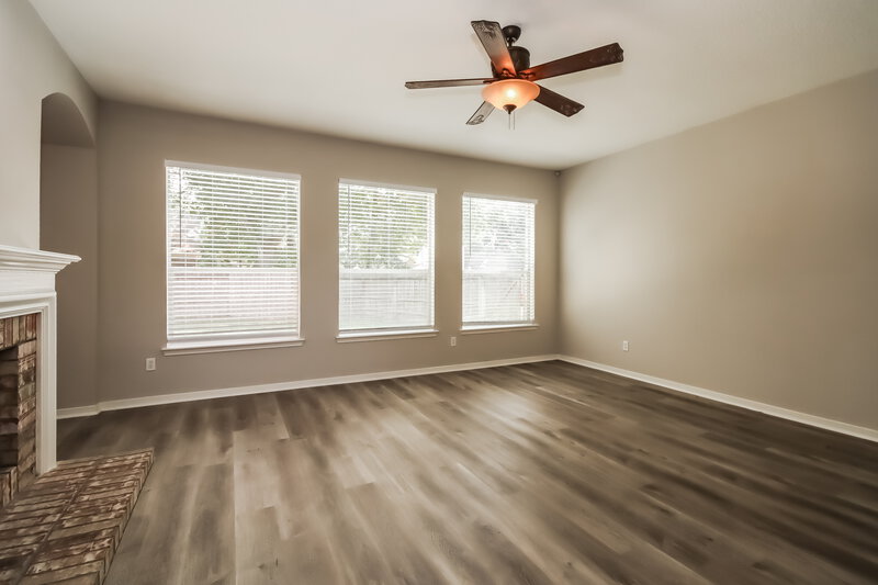 2,925/Mo, 19322 Oak Station Dr Humble, TX 77346 Living Room View 3