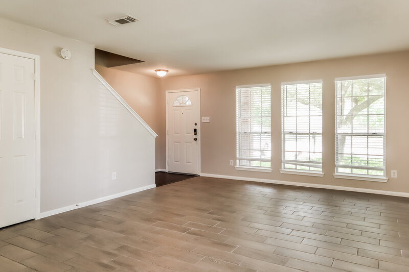 2,390/Mo, 28810 Fox Cyn Spring, TX 77386 Dining Room View 2