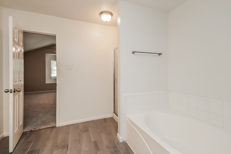 2,390/Mo, 28810 Fox Cyn Spring, TX 77386 Main Bathroom View