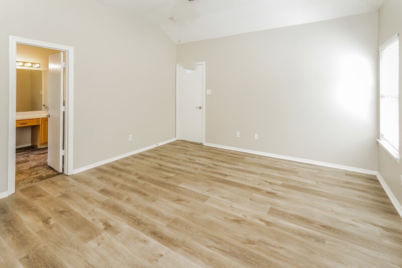 1,880/Mo, 11927 Belle Ct Pinehurst, TX 77362 Main Bedroom View 2