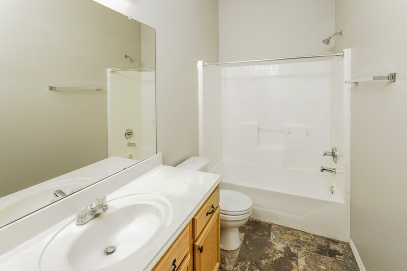 1,880/Mo, 11927 Belle Ct Pinehurst, TX 77362 Bathroom View