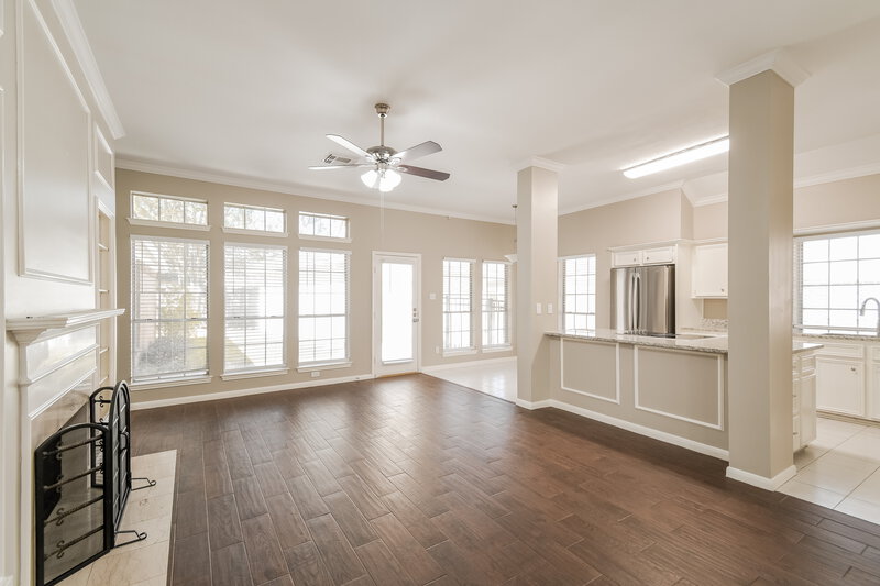 2,585/Mo, 1920 Morning Tide Ln League City, TX 77573 Living Room View 2