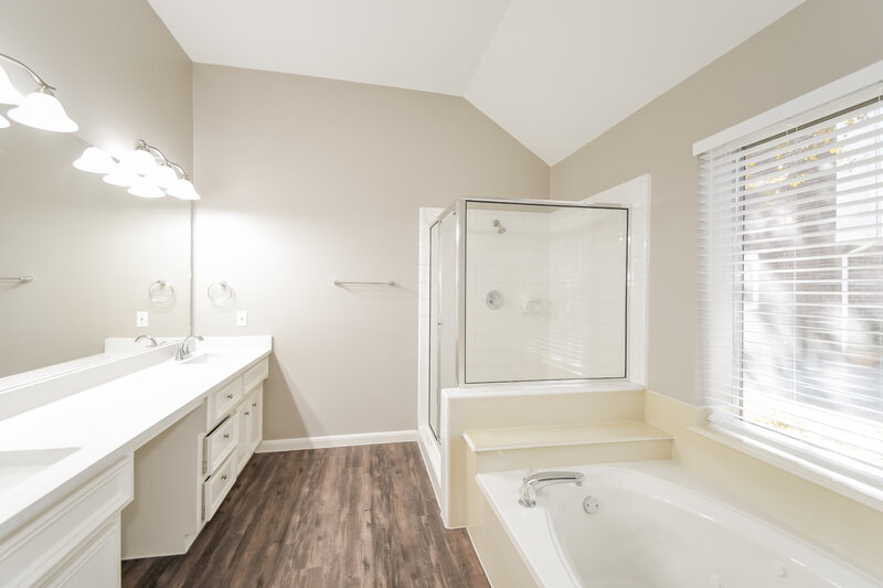 2,585/Mo, 1920 Morning Tide Ln League City, TX 77573 Main Bathroom View