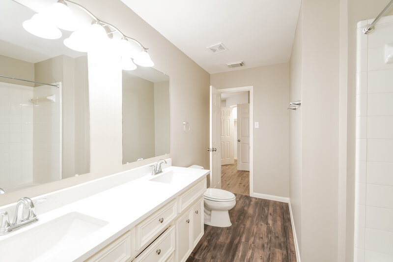 2,585/Mo, 1920 Morning Tide Ln League City, TX 77573 Bathroom View