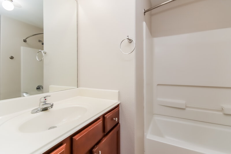 1,875/Mo, 12127 Clara Ln Pinehurst, TX 77362 Bathroom View