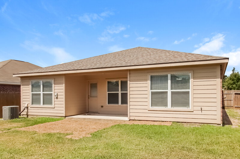 1,875/Mo, 12127 Clara Ln Pinehurst, TX 77362 Rear View