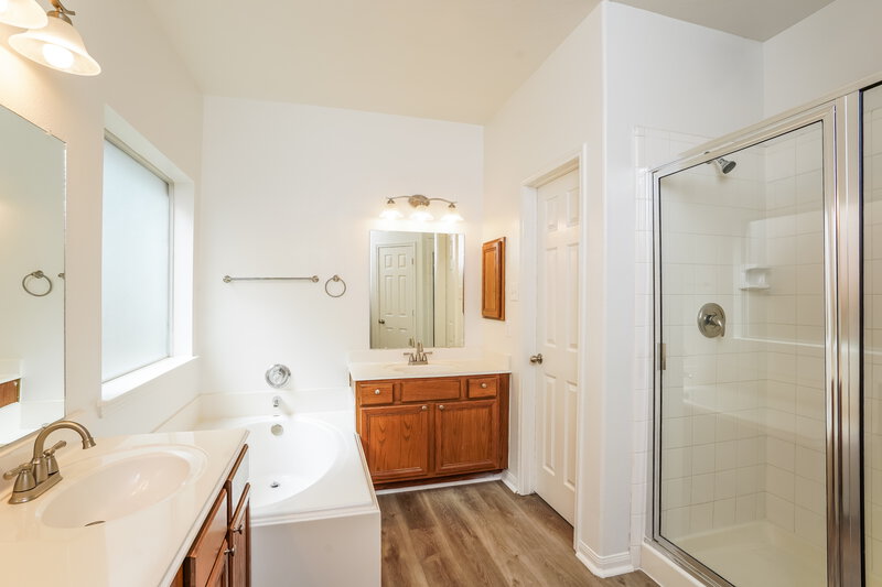 2,495/Mo, 4803 Chase Stone Dr Bacliff, TX 77518 Main Bathroom View