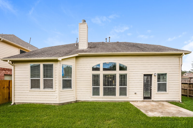 2,495/Mo, 4803 Chase Stone Dr Bacliff, TX 77518 Rear View