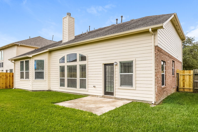 2,495/Mo, 4803 Chase Stone Dr Bacliff, TX 77518 Rear View 2