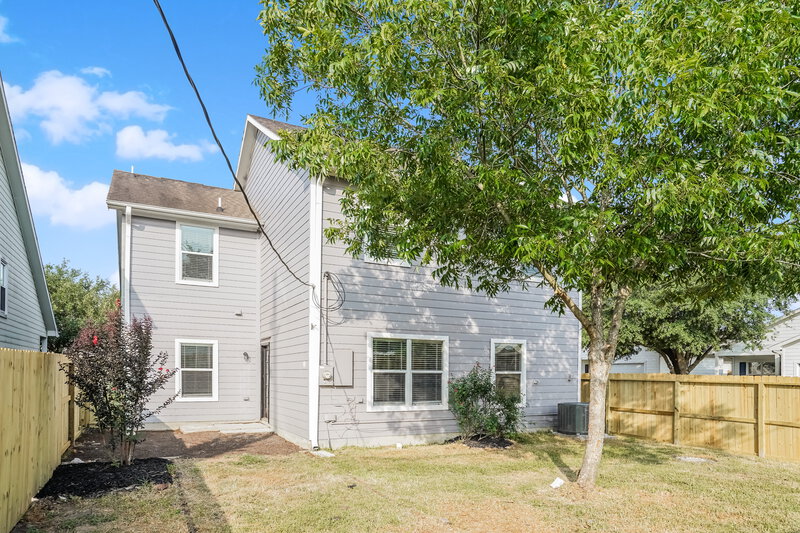 2,345/Mo, 21138 Molasses Meadow Ln Tomball, TX 77375 Rear View
