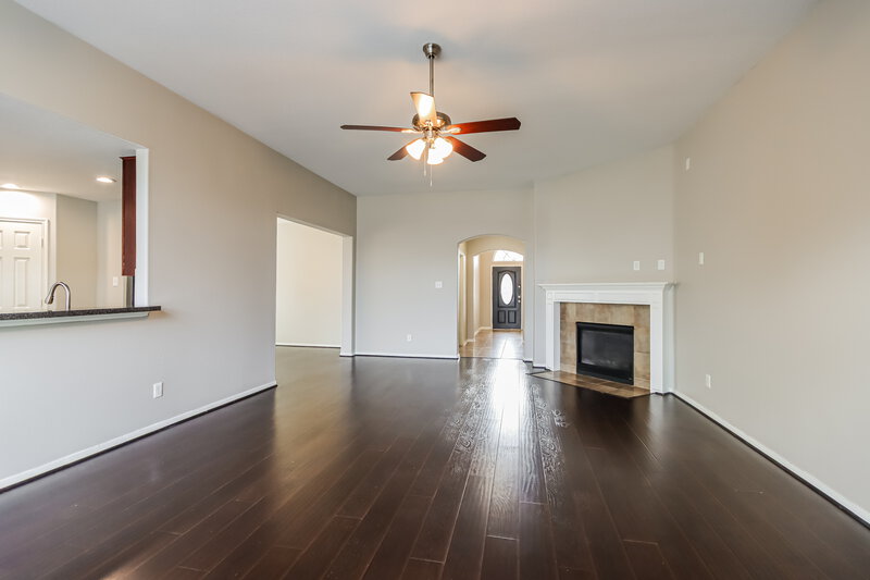 2,185/Mo, 17314 Cricket Mill Dr Humble, TX 77346 Living Room View 2