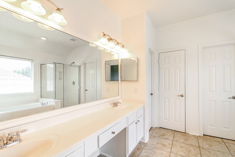 3,470/Mo, 12002 Clear Brook Oak St Houston, TX 77089 Main Bathroom View