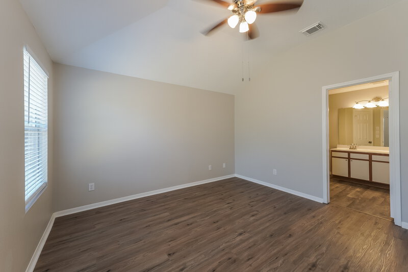 1,890/Mo, 21002 Foxwood Glen Ln Humble, TX 77338 Main Bedroom View 2