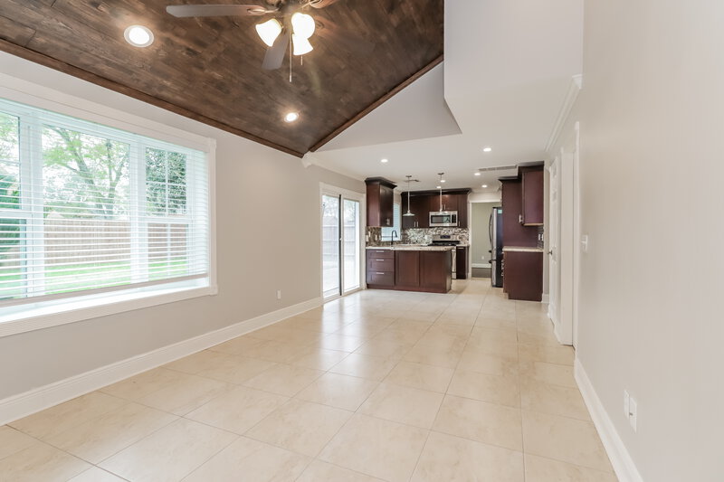 2,320/Mo, 2314 Parkview Dr Pearland, TX 77581 Living Room View 2