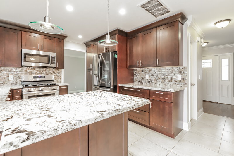2,320/Mo, 2314 Parkview Dr Pearland, TX 77581 Kitchen View 2