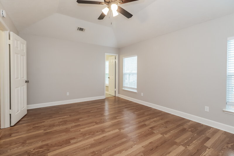 2,320/Mo, 2314 Parkview Dr Pearland, TX 77581 Main Bedroom View 2