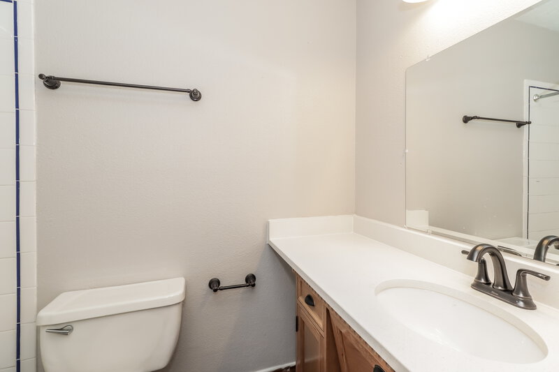 2,320/Mo, 2314 Parkview Dr Pearland, TX 77581 Bathroom View