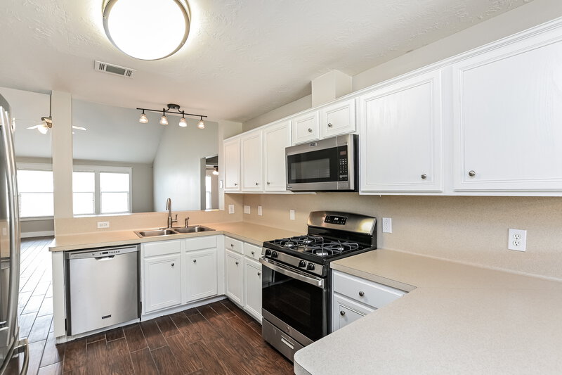 1,815/Mo, 11811 Lois Ln Pinehurst, TX 77362 Kitchen View