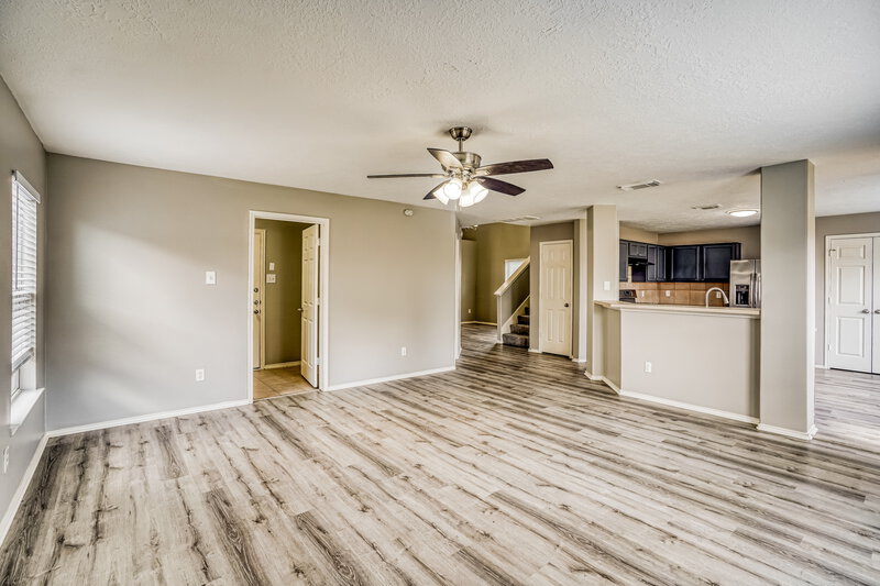 2,450/Mo, 7318 Cypress Prairie Dr Cypress, TX 77433 Living Room View 3