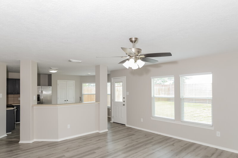 2,495/Mo, 7318 Cypress Prairie Dr Cypress, TX 77433 Family Room View 2