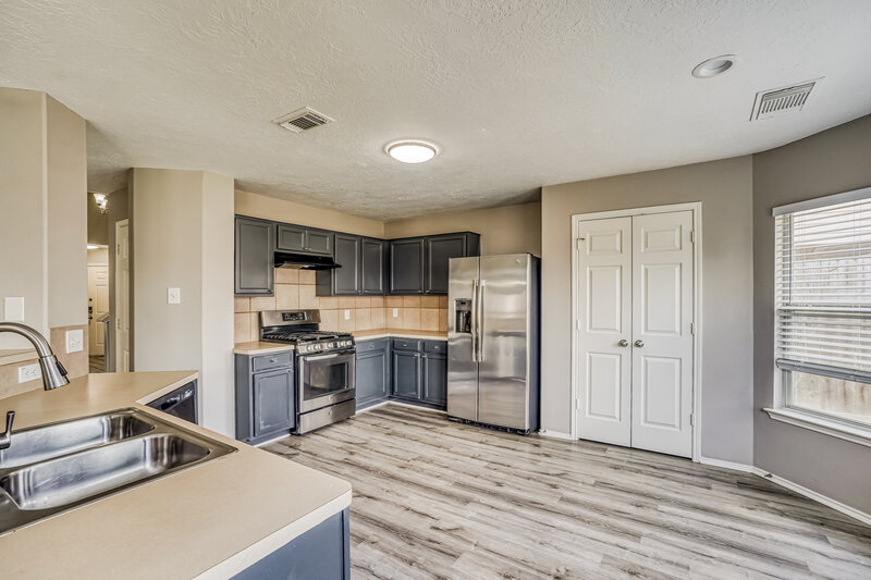 2,450/Mo, 7318 Cypress Prairie Dr Cypress, TX 77433 Kitchen View