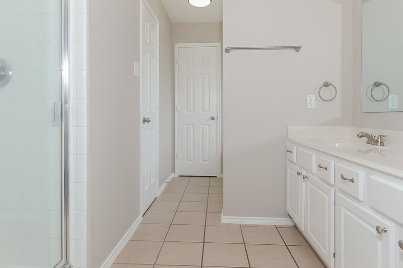 2,495/Mo, 7318 Cypress Prairie Dr Cypress, TX 77433 Main Bathroom View