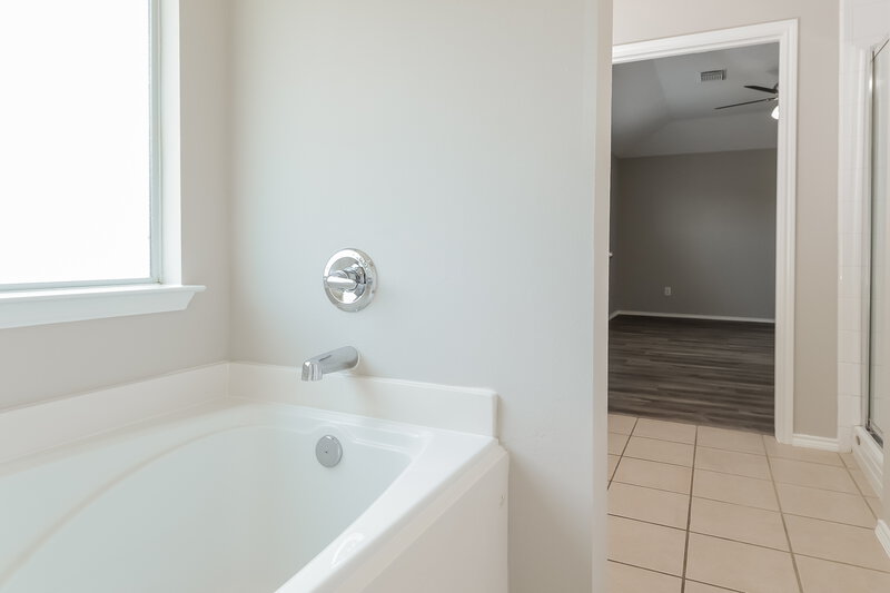 2,495/Mo, 7318 Cypress Prairie Dr Cypress, TX 77433 Main Bathroom View 2