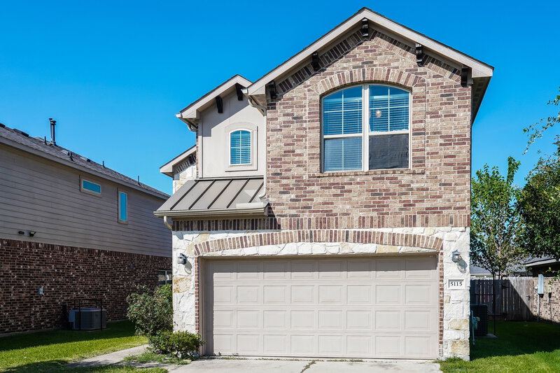 2,230/Mo, 5115 Misty Ln Bacliff, TX 77518 Front View