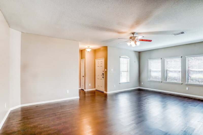 2,230/Mo, 5115 Misty Ln Bacliff, TX 77518 Living Room View 2