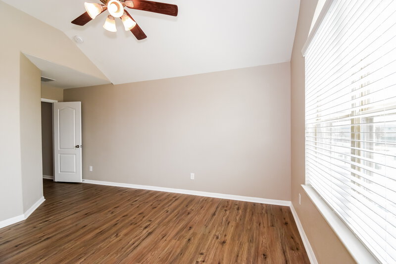 2,230/Mo, 5115 Misty Ln Bacliff, TX 77518 Family Room View
