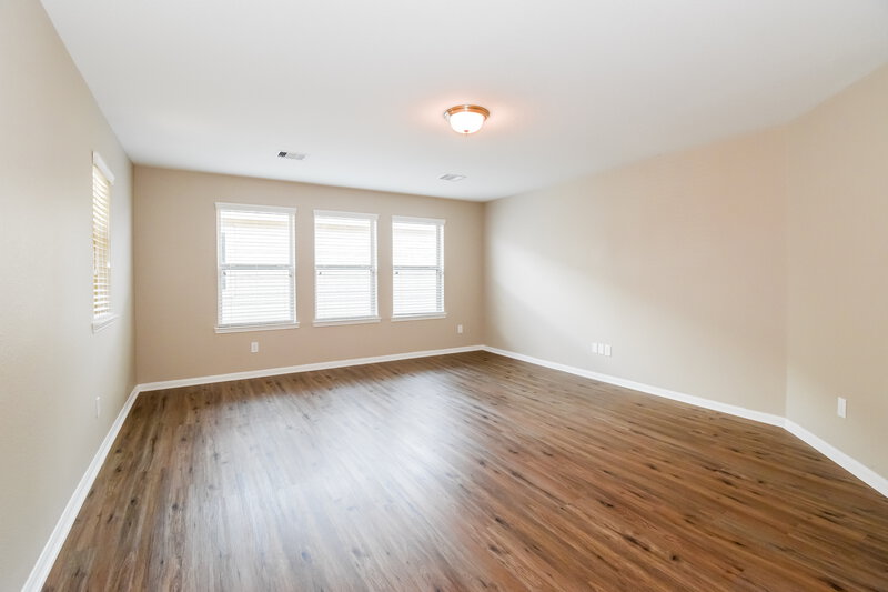 2,230/Mo, 5115 Misty Ln Bacliff, TX 77518 Family Room View 2