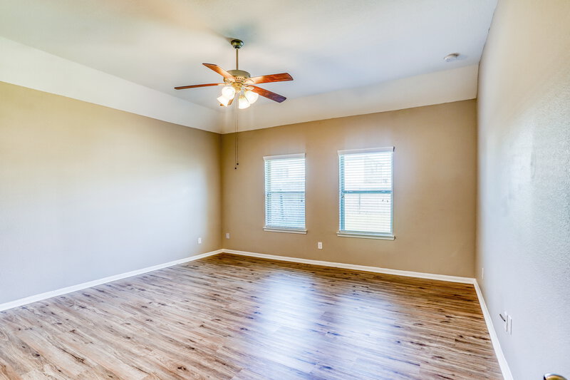 2,230/Mo, 5115 Misty Ln Bacliff, TX 77518 Main Bedroom View