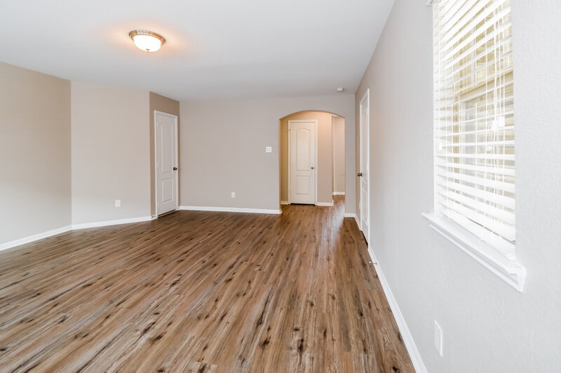 2,230/Mo, 5115 Misty Ln Bacliff, TX 77518 Family Room View 3