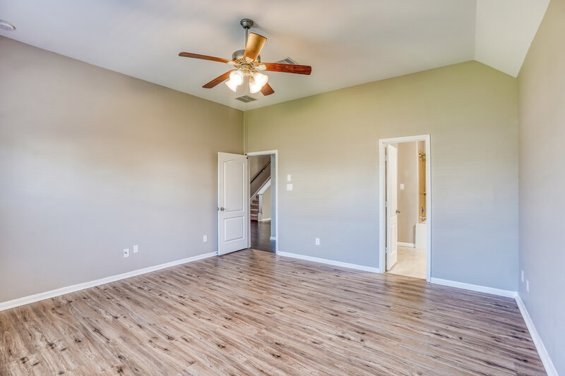 2,230/Mo, 5115 Misty Ln Bacliff, TX 77518 Main Bedroom View 2