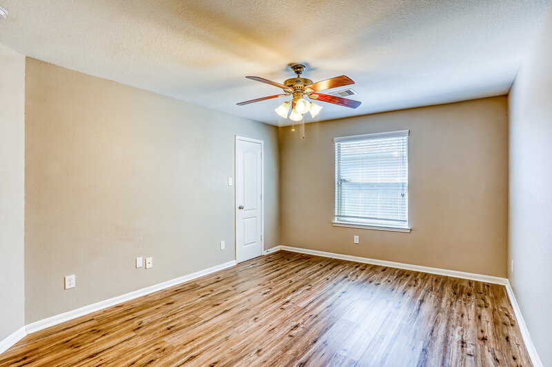 2,230/Mo, 5115 Misty Ln Bacliff, TX 77518 Bedroom View