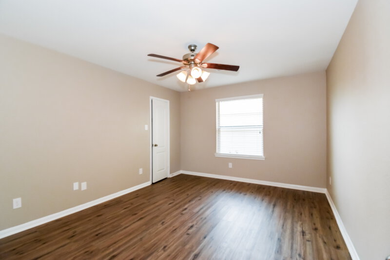 2,230/Mo, 5115 Misty Ln Bacliff, TX 77518 Bedroom View 2