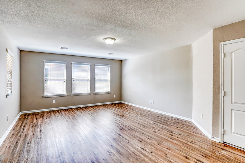 2,230/Mo, 5115 Misty Ln Bacliff, TX 77518 Loft View