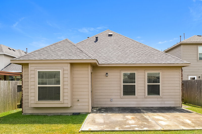 2,230/Mo, 5115 Misty Ln Bacliff, TX 77518 Rear View