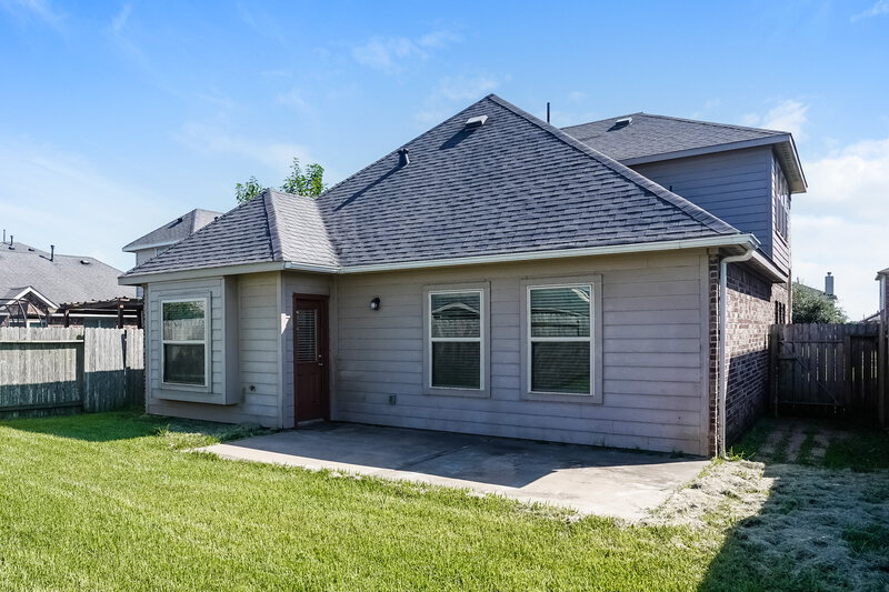 2,230/Mo, 5115 Misty Ln Bacliff, TX 77518 Rear View