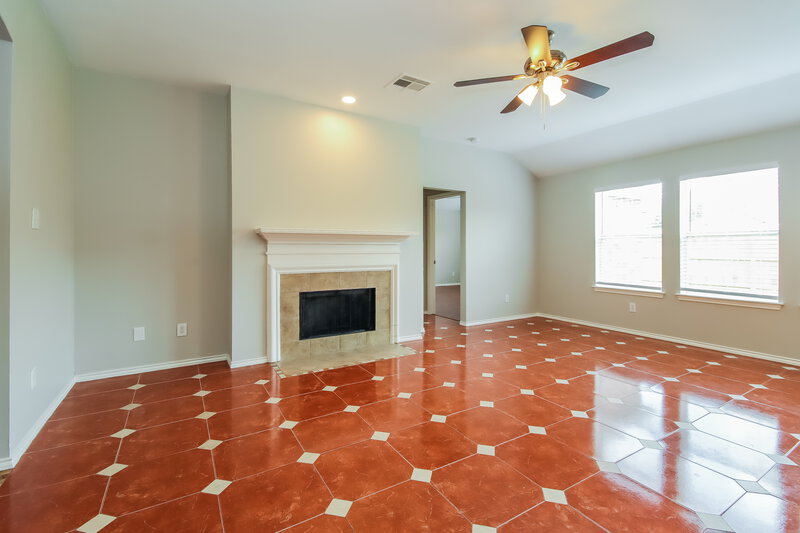 2,325/Mo, 14203 Spring Knoll Ln Rosharon, TX 77583 Living Room View 2