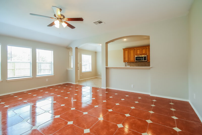 2,325/Mo, 14203 Spring Knoll Ln Rosharon, TX 77583 Living Room View 3