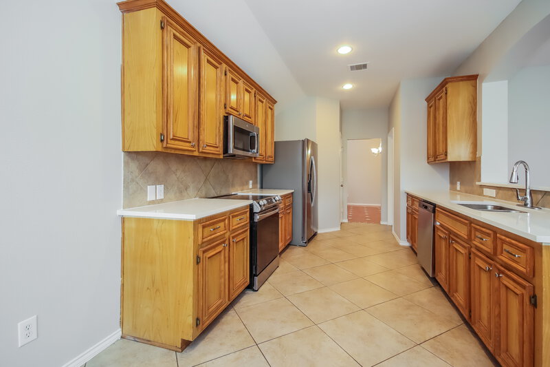 2,325/Mo, 14203 Spring Knoll Ln Rosharon, TX 77583 Kitchen View 2