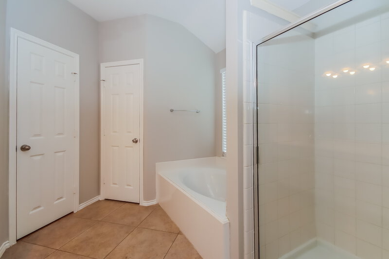 2,325/Mo, 14203 Spring Knoll Ln Rosharon, TX 77583 Main Bathroom View 2