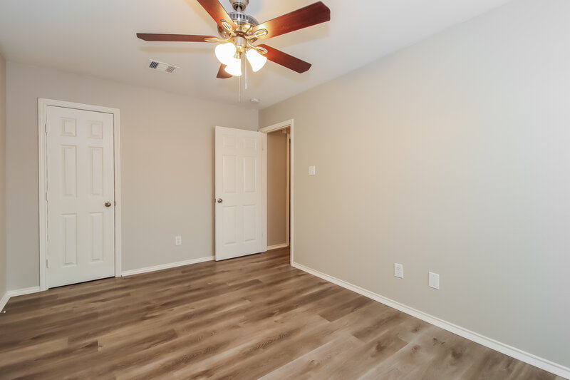 2,325/Mo, 14203 Spring Knoll Ln Rosharon, TX 77583 Bedroom View 2