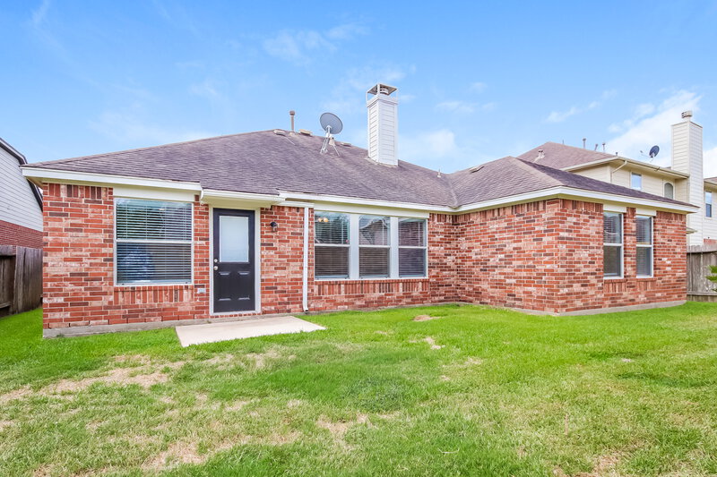 2,325/Mo, 14203 Spring Knoll Ln Rosharon, TX 77583 Rear View