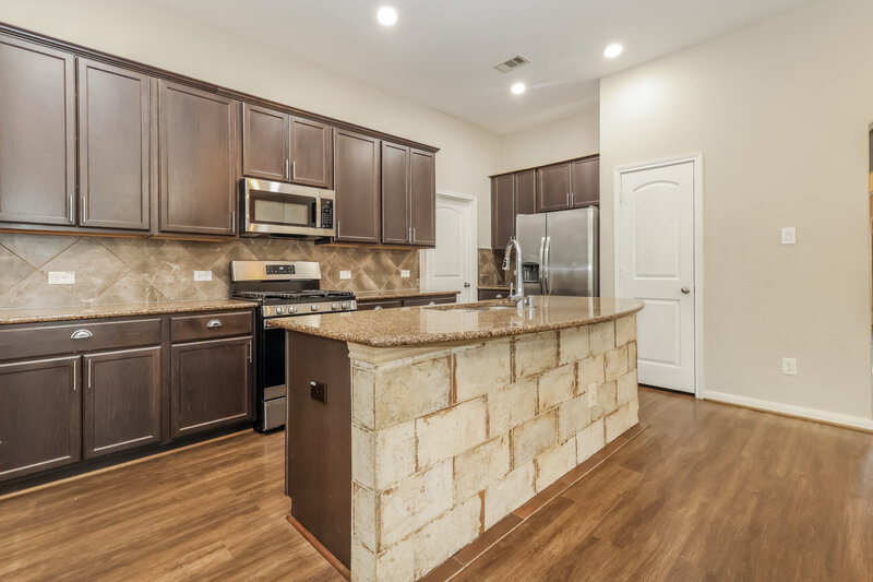 2,375/Mo, 320 Terra Vista Cir Montgomery, TX 77356 Kitchen View 2