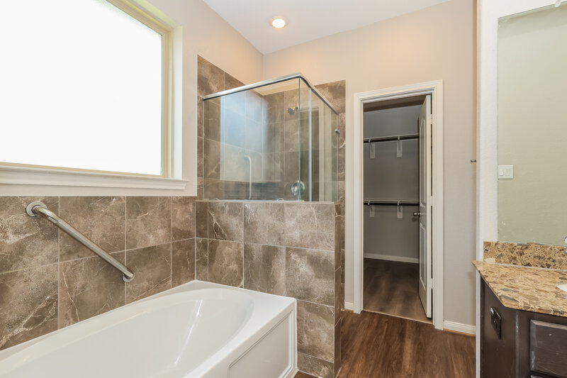 2,375/Mo, 320 Terra Vista Cir Montgomery, TX 77356 Main Bathroom View