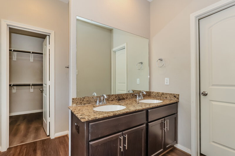 2,375/Mo, 320 Terra Vista Cir Montgomery, TX 77356 Main Bathroom View 2