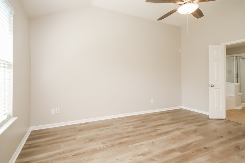 2,315/Mo, 16402 Ancient Forest Dr Humble, TX 77346 Main Bedroom View