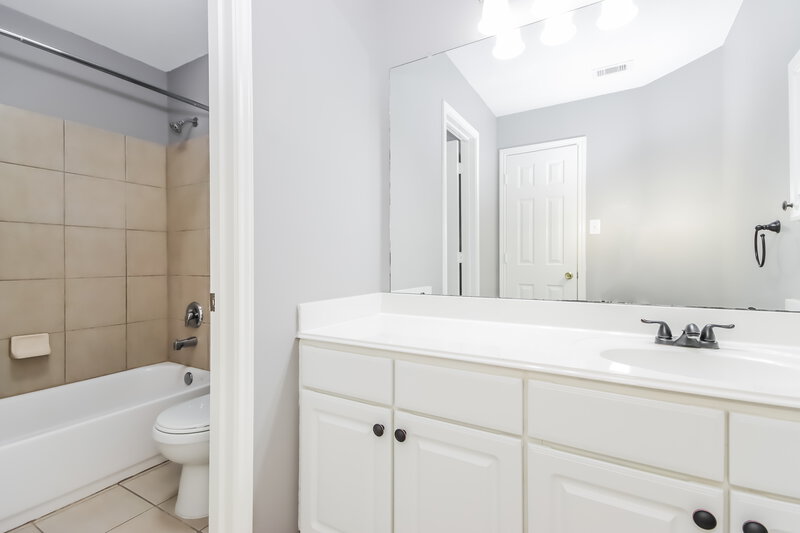 2,135/Mo, 16826 Accolade Way Conroe, TX 77385 Main Bathroom View